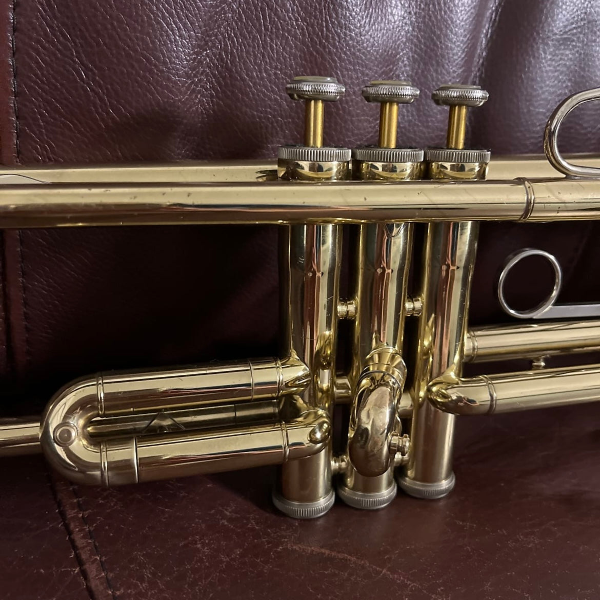 Bach Tr-300 Bb Trumpet SN 974788 ML (student)