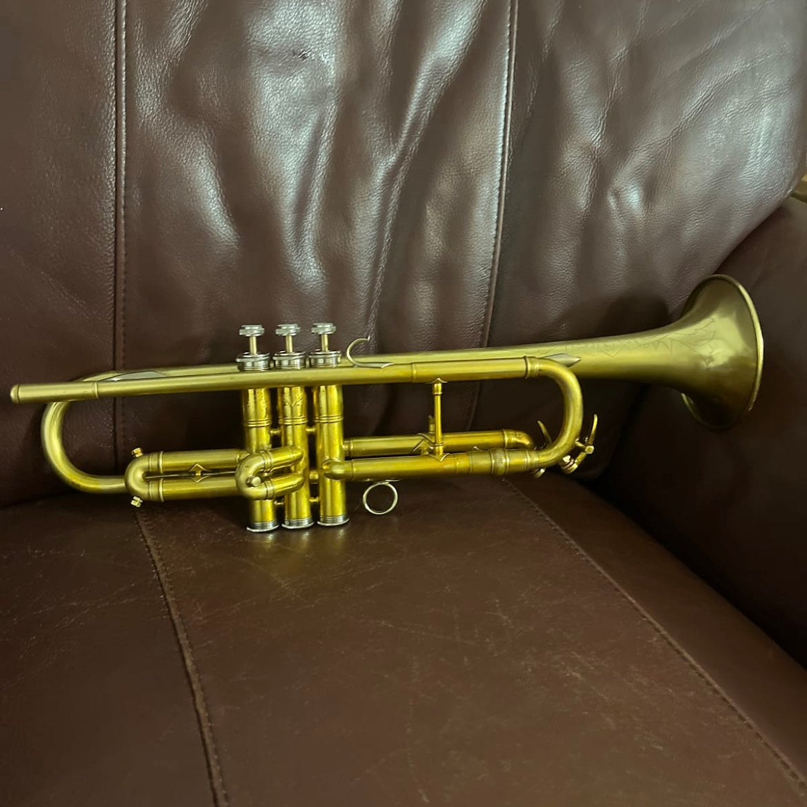 Blessing Artist Bb Trumpet (1945) SN 40517 (.468 bore) (New gold tint lacquer at 100%)(Professional)