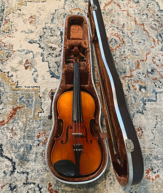 William Lewis and Sons “Dancla“ Model 126 (Ton-Klar) 4/4 Violin with Glasser bow. Made in Germany. No 126 serial 20432